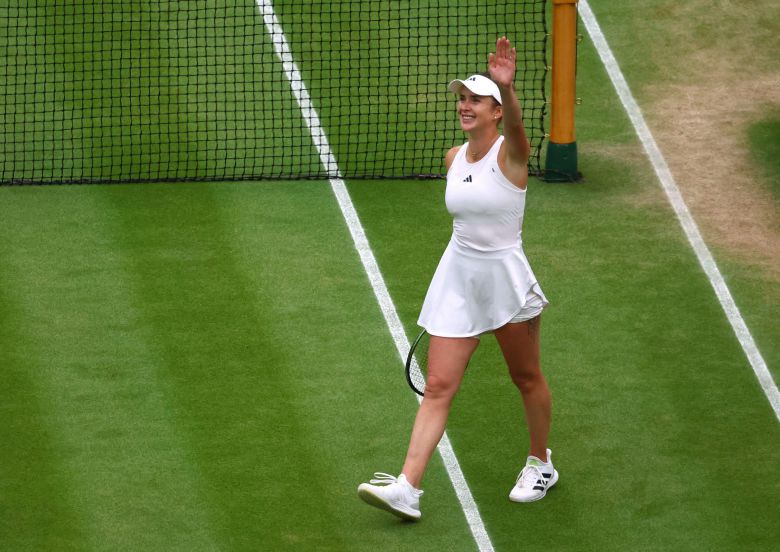 올해 윔블던 8강에서 이긴 뒤 기뻐하는 엘리나 스비톨리나. /로이터 뉴스1