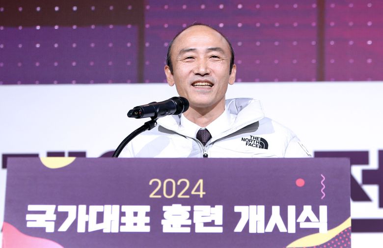 정진완 대한장애인체육회 회장이 25일 경기 이천 장애인국가대표선수촌에서 열린 '2024년 국가대표 훈련 개시식'에 참석해 개식사를 하고 있다. /대한장애인체육회