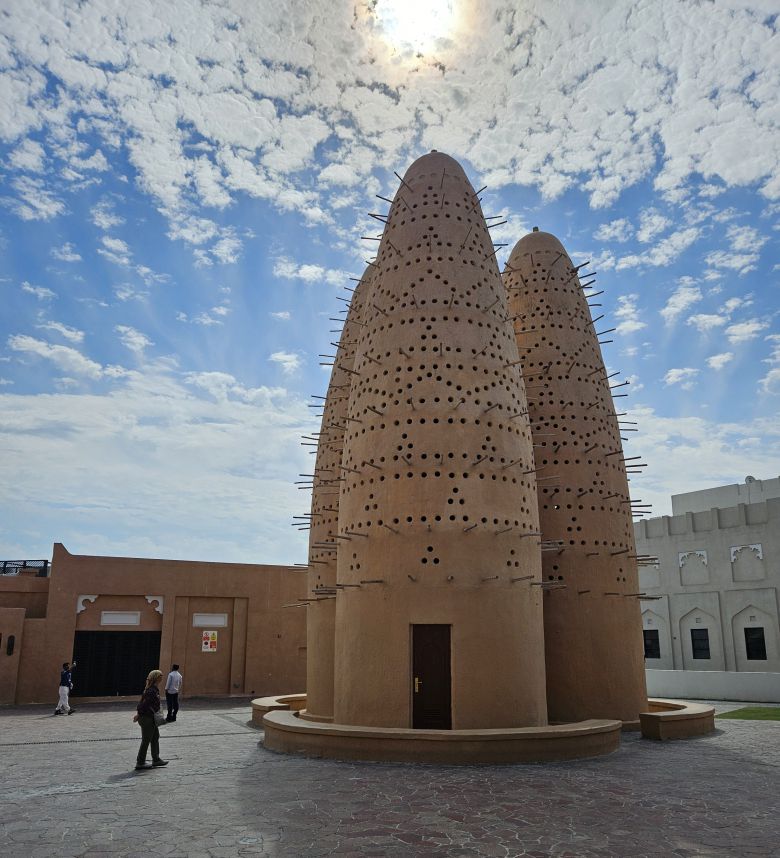 카타라 문화 마을 내 '비둘기 타워'. 폭염에서 비둘기를 보호하기 위해 진흙으로 지은 것이다. /정상혁 기자