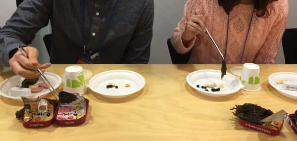 샘표 신입사원 면접전형에 도입된 젓가락질 심사./샘표