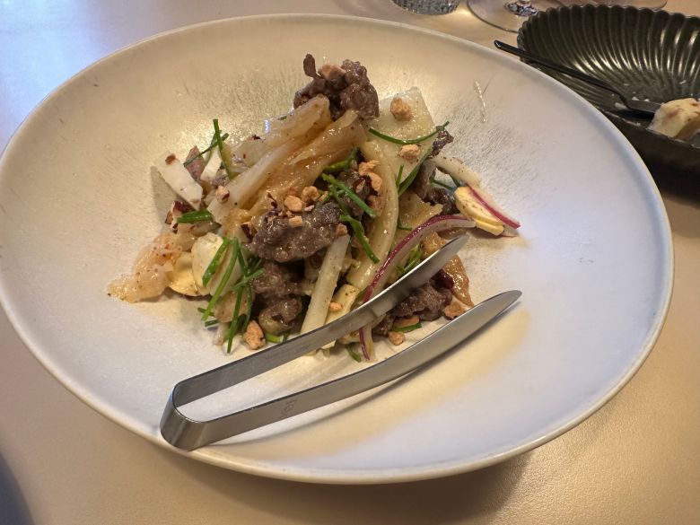 수퍼판의 '들깨묵은지샐러드'. /이혜운 기자