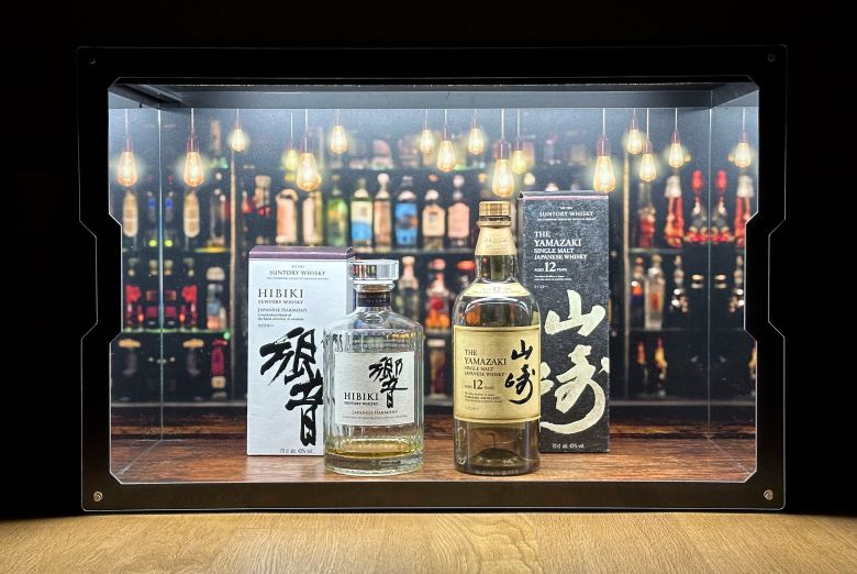 산토리사의 (왼쪽)히비키 하모니, 야마자키12년 모습. /김지호 기자 촬영협조: 피규필드