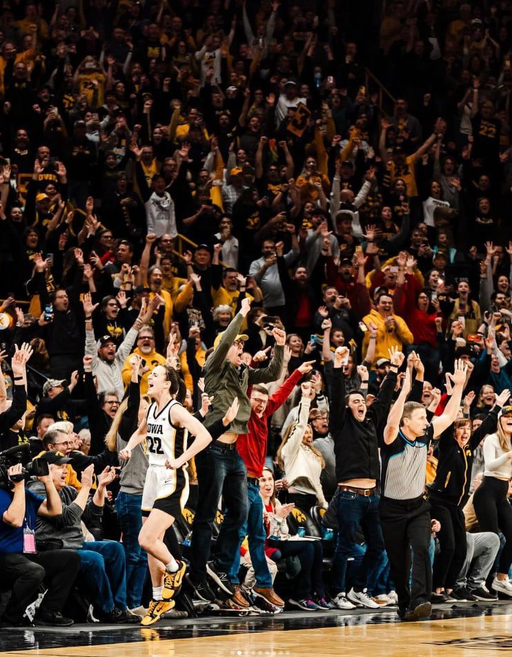 클라크의 활약에 환호하는 아이오와 대학 팬들. / 인스타그램
