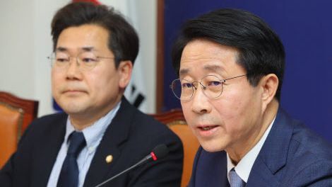 더불어민주당 조정식(오른쪽), 박찬대 의원.