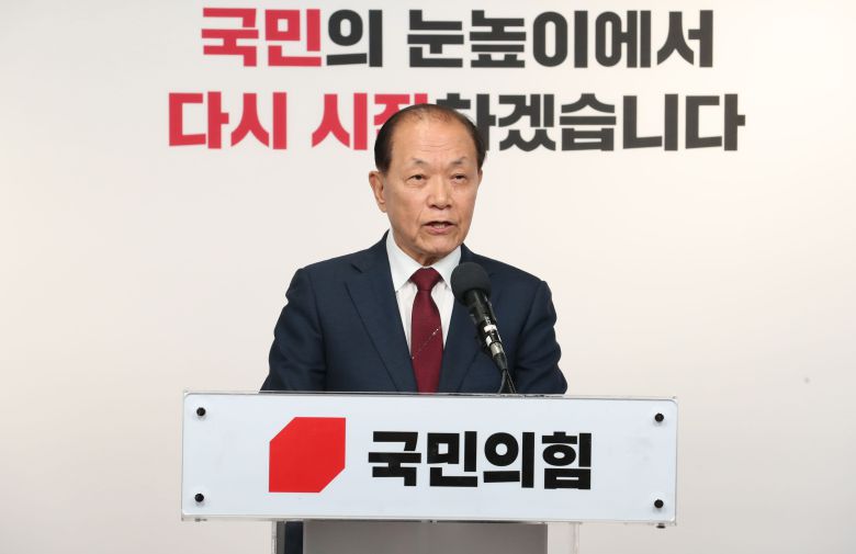 국민의힘 황우여 비상대책위원장이 3일 서울 여의도 중앙당사에서 열린 취임 입장발표 기자회견에서 발언하고 있다. /남강호 기자