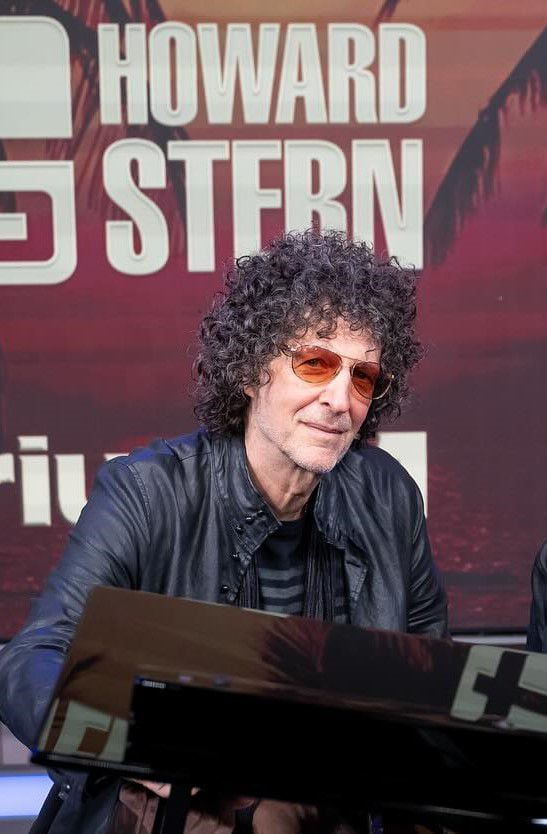 라디오 쇼 호스트인 하워드 스턴/페이스북 하워드 스턴 쇼