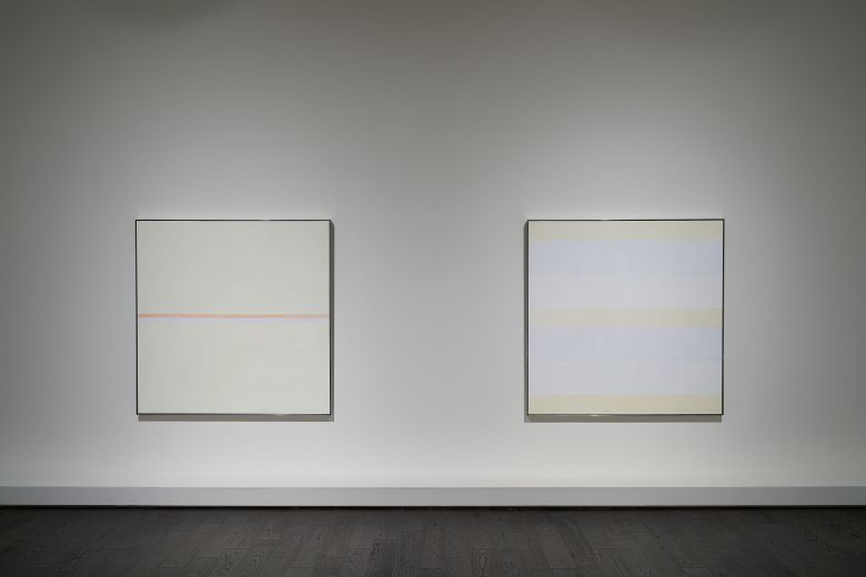 아그네스 마틴의 ‘순수한 사랑’(1999) 연작이 강릉 솔올미술관 3전시실에 걸린 모습. /솔올미술관