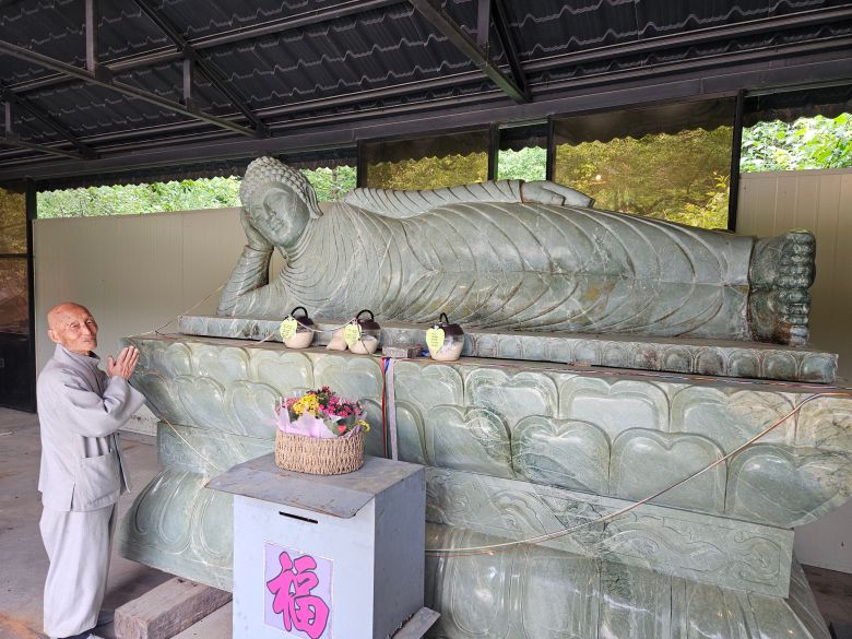 와우정사의 에메랄드 열반상. 해곡 스님이 40년만에 공개했다. /김한수 기자