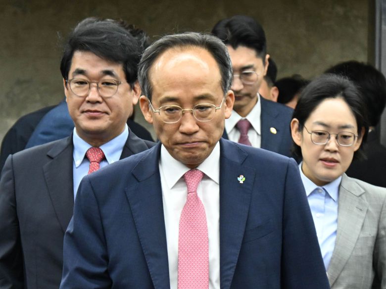 추경호 국민의힘 원내대표가 11일 국회에서 열린 의원총회에 참석하고 있다. /이덕훈 기자