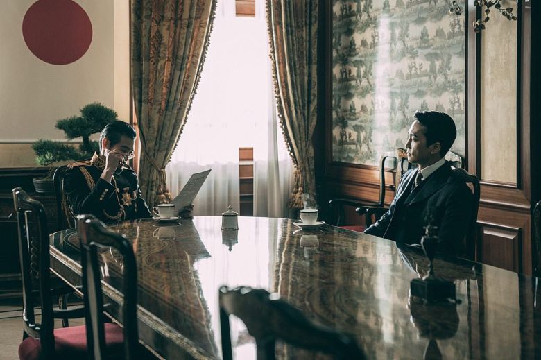 배우 송승헌과 함께 출연한 영화 <대장 김창수>의 한 장면. /요시모토흥업