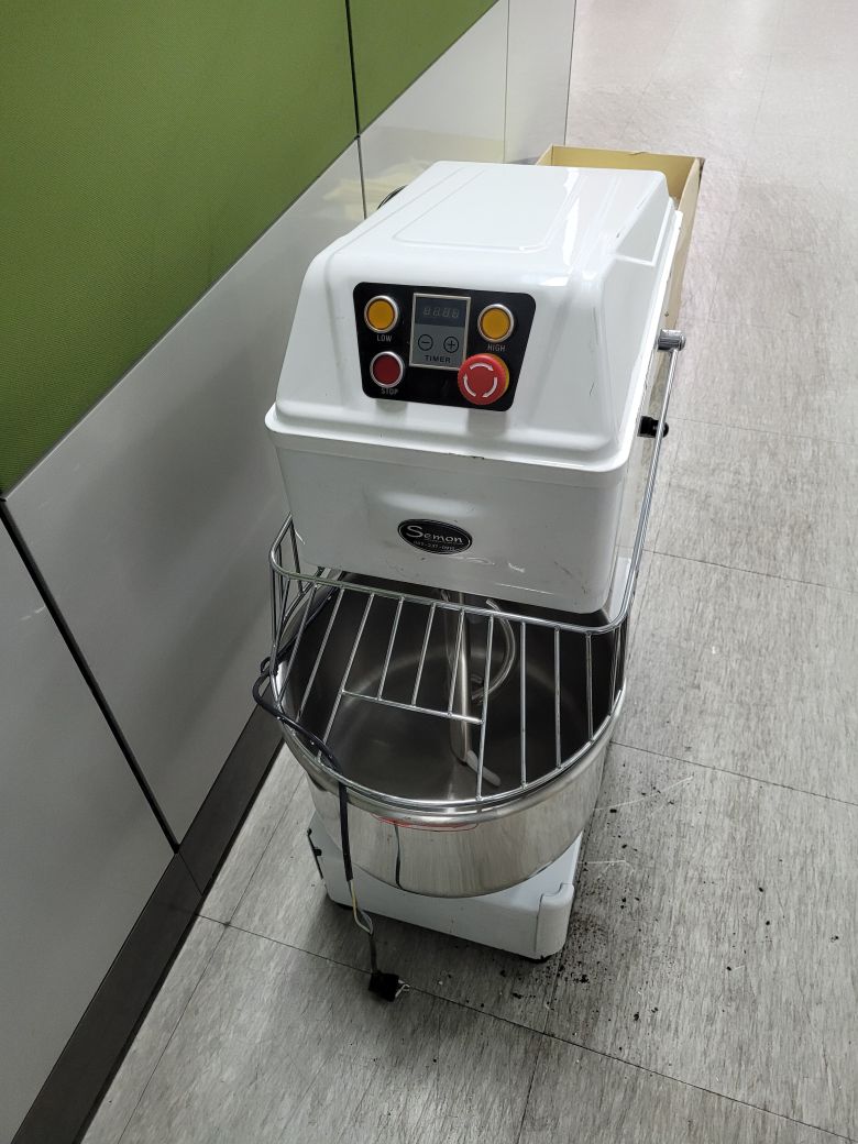 A씨가 국내에 마약을 밀반입할 때 이용한 반죽기. /안양 동안경찰서