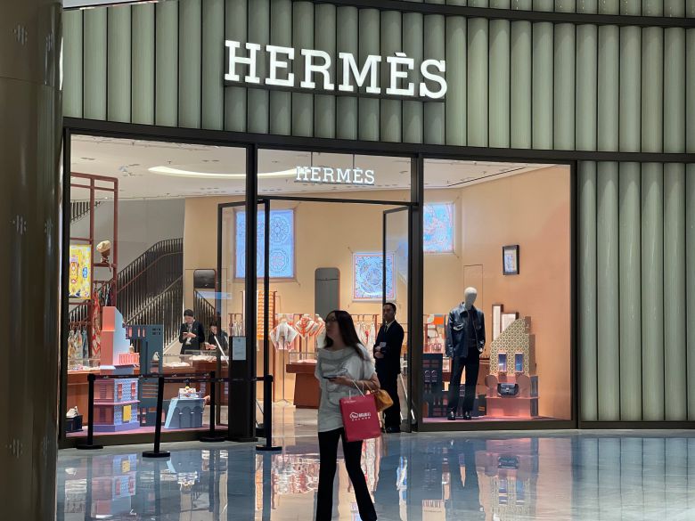 22일 낮 중국 베이징 궈마오의 2층짜리 에르메스 매장 앞./이벌찬 특파원