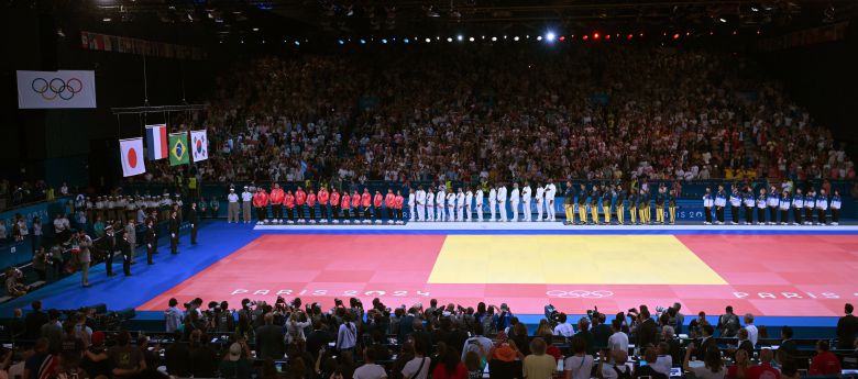 3일(현지시각) 파리올림픽 유도 혼성단체전 시상식에서 프랑스, 일본, 한국, 브라질 선수들이 시상대에 올랐다./신화 연합뉴스