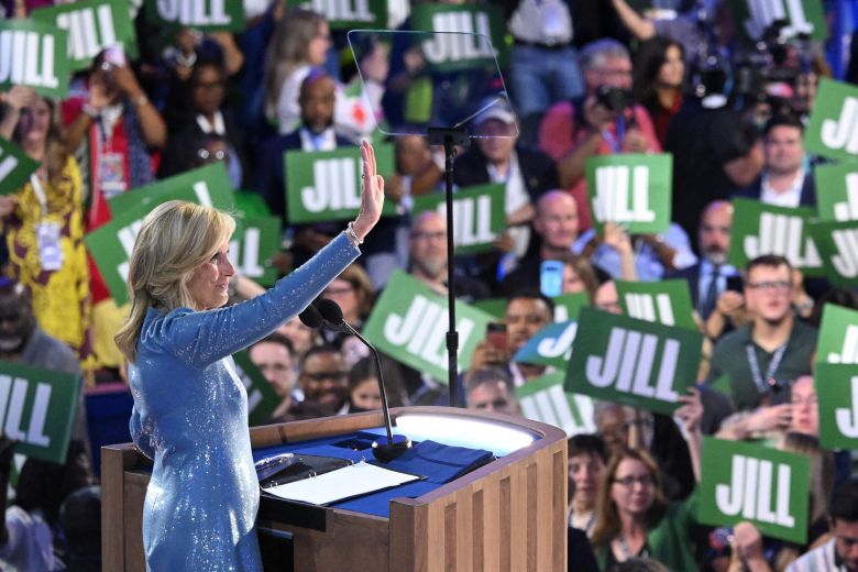 질 바이든 여사가 19일 일리노이주 시카고에서 열린 민주당 전당대회에서 연설을 하고 있다. /AFP 연합뉴스