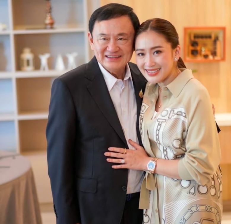 패통탄 친나왓 태국 총리가 아버지 탁신 친나왓 전 총리와 함께 찍은 사진. 시계는 오데마피게의 로얄오크다.  /패통탄 인스타그램