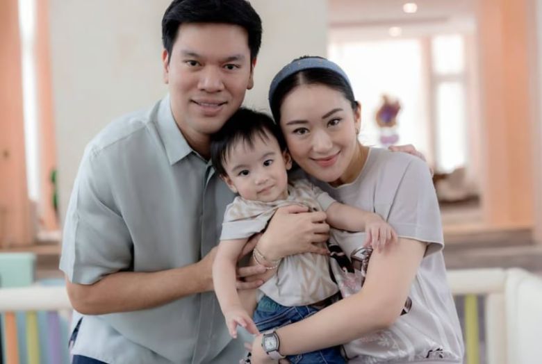 F.P.쥬른의 시계를 찬 패통탄 친나왓 태국 총리의 가족사진.  /패통탄 인스타그램