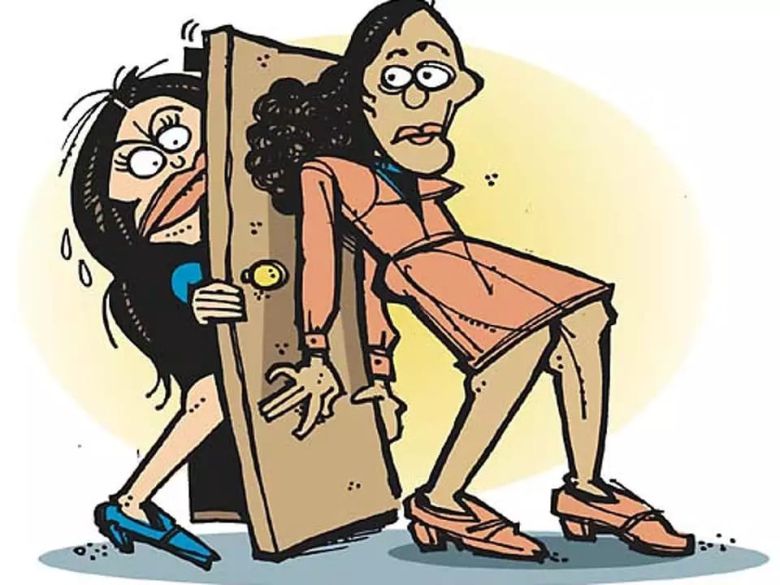 2003년 샌프란시스코 크로니클은 이 지역의 두 '수퍼 여성'인 길포일과 해리스의 알력을 다루면서, 방안에 들어서려는 길포일을 막고 있는 해리스를 삽화로 그렸다.