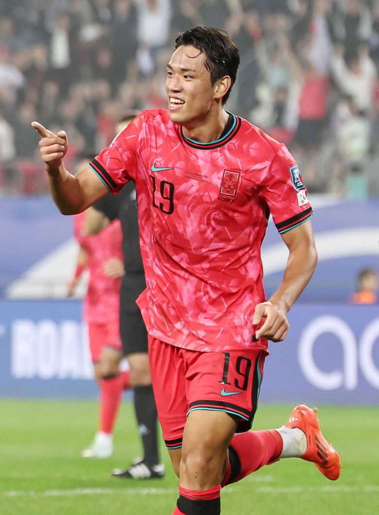 15일 이라크전에서 선제골을 넣고 기뻐하는 오세훈. /뉴스1