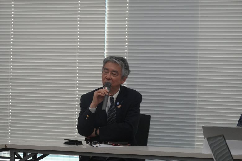 스기야마 신스케 전 일본 외무성 사무차관이 지난달 30일 한일언론포럼을 위해 도쿄를 방문한 한국 기자들과 간담회를 하고 있다. 내각제 국가로 현직 의원들이 장관을 하는 일본에서 사무차관은 직업 관료가 올라갈 수 있는 최고위직이다. /한국언론진흥재단 제공