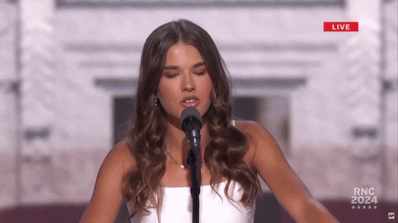 지난 17일(현지시각) 위스콘신주 밀워키 RNC에서 도널드 트럼프 전 대통령의 손녀 딸 카이 메디슨 트럼프가 연설하고 있다. /미 공화당 유튜브