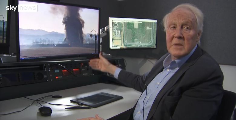 영국의 항공 안전 분야 전문가 ﻿ 데이비드 리어마운트가 무안공항 참사 영상을 보며 원인을 분석하고 있다. /스카이뉴스