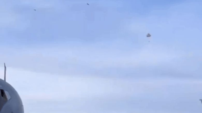 미 스텔스 전투기 F-35가 착륙 중 추락하는 모습. /X(옛 트위터)