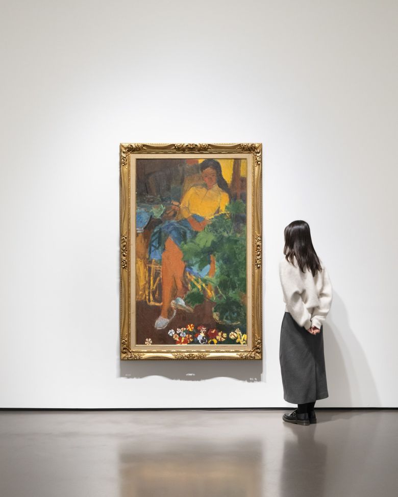 임직순의 '실내의 여인'(1977)이 전시장에 걸린 모습. /현대화랑