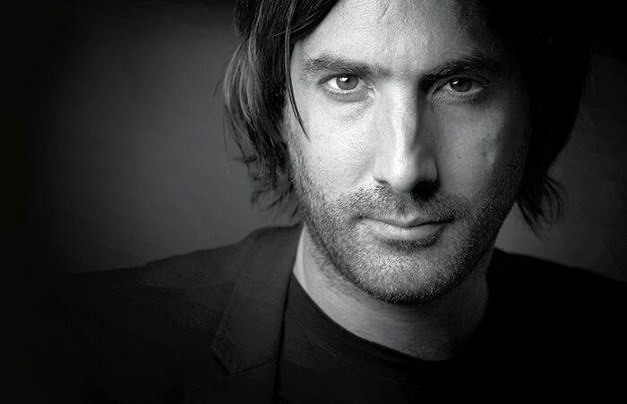 폴 린치는 소설의 배경을 가상의 공간이 아닌 아일랜드로 설정했다. 그는 “독자들은 ‘이런 일은 불가능해’라고 생각하겠지만, 소설은 이것이 가능한 일임을 보여준다”고 했다. /Joel Saget