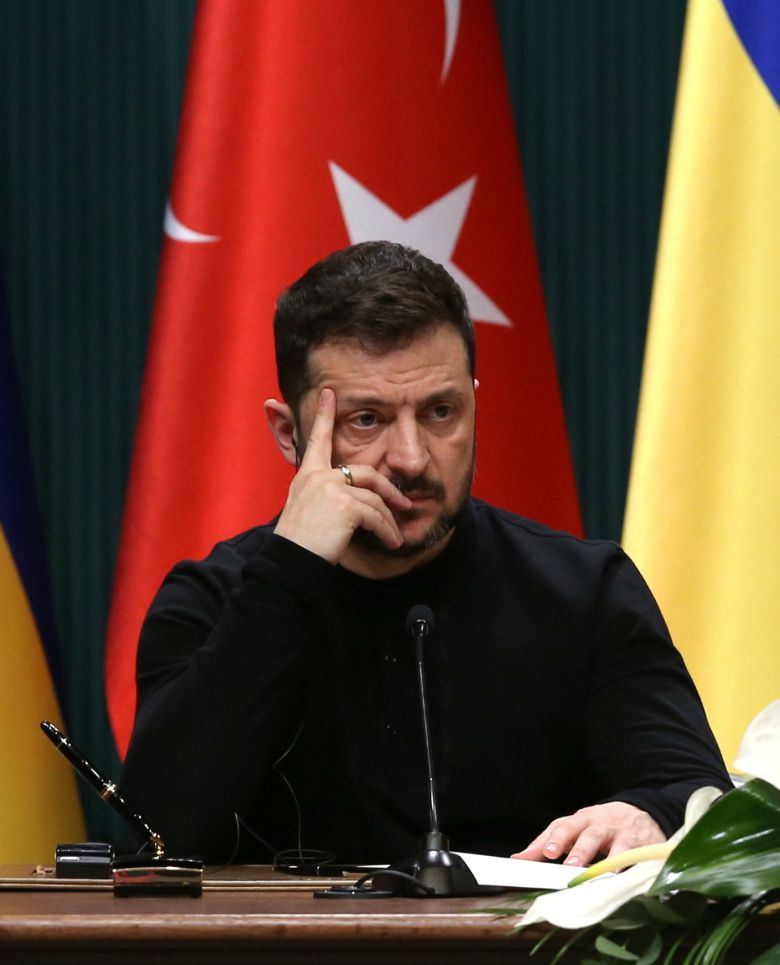 볼로디미르 젤렌스키 우크라이나 대통령이 18일 터키 앙카라의 대통령궁에서 레제프 타이이프 에르도안 터키 대통령과 회담 후 기자회견에 참석하고 있다. /EPA 연합뉴스