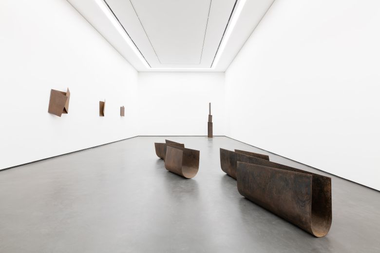 대구 우손갤러리에서 열리고 있는 김인겸 개인전 전시 전경. /우손갤러리