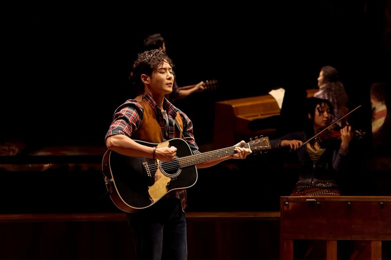 뮤지컬 '원스'의 '가이(Guy)' 이충주 배우. /신시컴퍼니