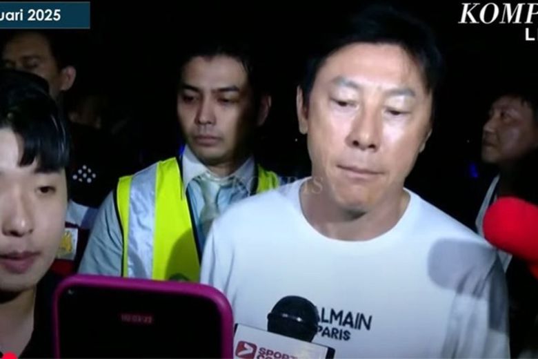 20일 자카르타에서 열린 인도네시아와 호주의 2026 북중미 월드컵 예선 경기 합동 시청 행사에 참석한 신태용 감독. /인도네시아 콤파스TV