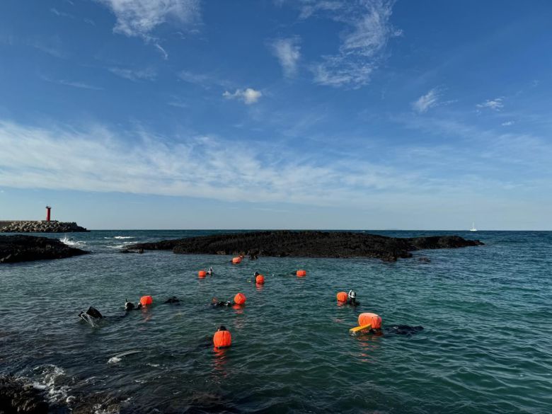 김녕 어촌계에서 해녀 체험도 할 수 있다. 비짓제주.
