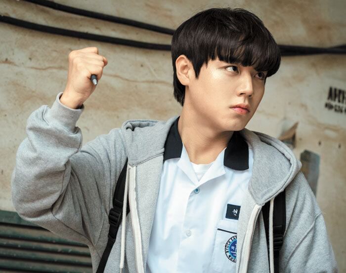 아이돌 가수로도 활동 중인 배우 박지훈은 웨이브 오리지널 시리즈‘약한 영웅: 클래스1’에서 힘과 체구의 약점을 두뇌로 극복하는 신선한 액션을 선보인다. /웨이브