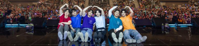 미스터트롯3 전국투어 서울 콘서트. 팬들과 함께 찰칵. 3층까지 채우며 객석을 들썩였다. 뒷쪽으로 보이는 통로는 가수들이 무대 뒤에서 입장할 때 등장해 무대 앞으로 이동하는 장소 이용됐다. /밝은 누리