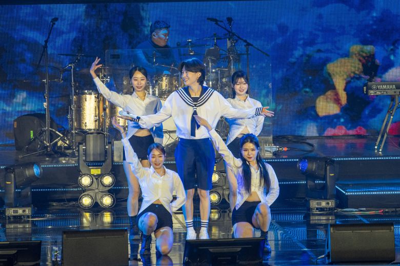 미스터트롯3 서울 콘서트에서 '푸른 산호초'를 선보인 김용빈 /밝은 누리