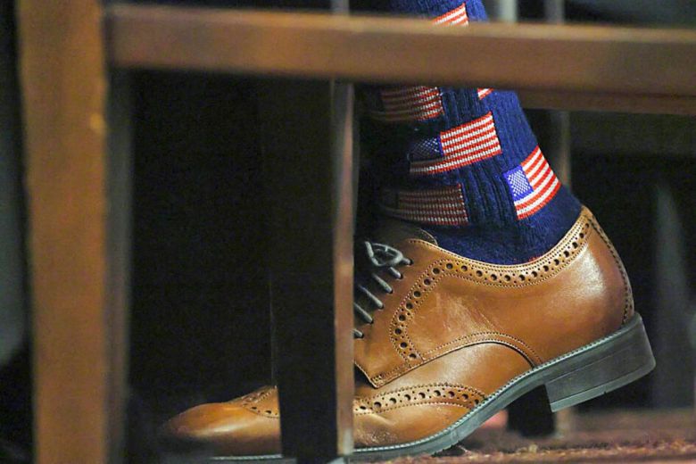 개인 신상 문제로 논란이 일던 지난 1월, 헤그세스는 미 상원 인준 청문회에 성조기 양말을 신고 나와 언론의 주목을 받았다. 애국심을 강조하려는 그의 패션 장치로 해석됐다. /AP 연합뉴스