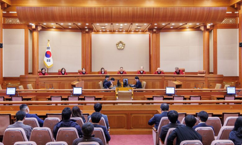 문형배 헌법재판소장 권한대행을 비롯한 헌법재판관들이 10일 오후 서울 종로구 재동 헌법재판소에서 열린 박성재 법무부장관 탄핵 심판 선고를 위해 대심판정에 착석하고 있다./뉴스1