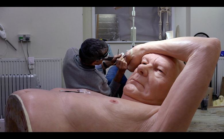 다큐멘터리 '스틸 라이프: 작업하는 론 뮤익'의 한 장면. 고티에 드블롱드 각본 및 감독, 2013, HD 영화, 48분. ⓒ 고티에 드블롱드./국립현대미술관