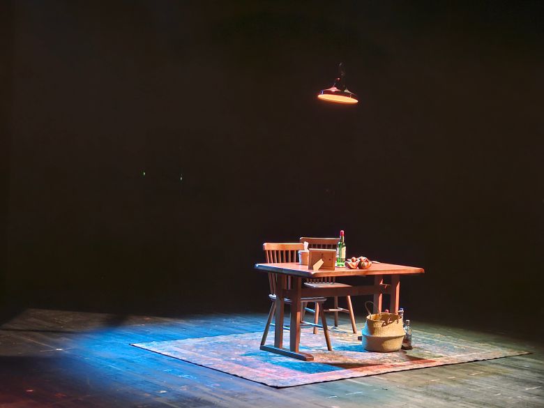 이달 초 대학로 아르코예술극장에서 상연된 송희지 작가의 '탐조기' 무대. /황지윤 기자