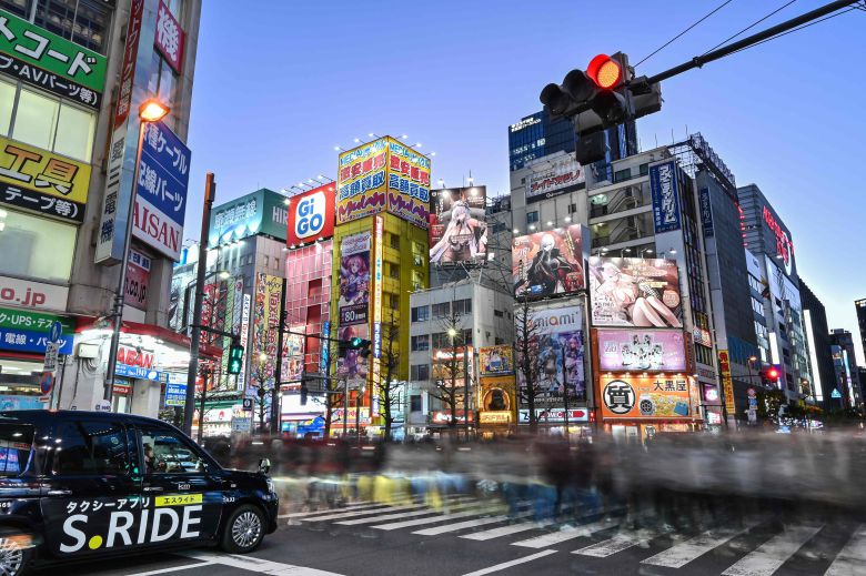 일본 도쿄 중심부 아키하바라의 야경. /AFP 연합뉴스