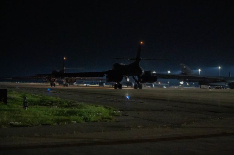 B-1B 전략폭격기가 텍사스주 다이스 공군기지 활주로를 따라 이동 중인 모습. /미군 인도태평양사령부 홈페이지