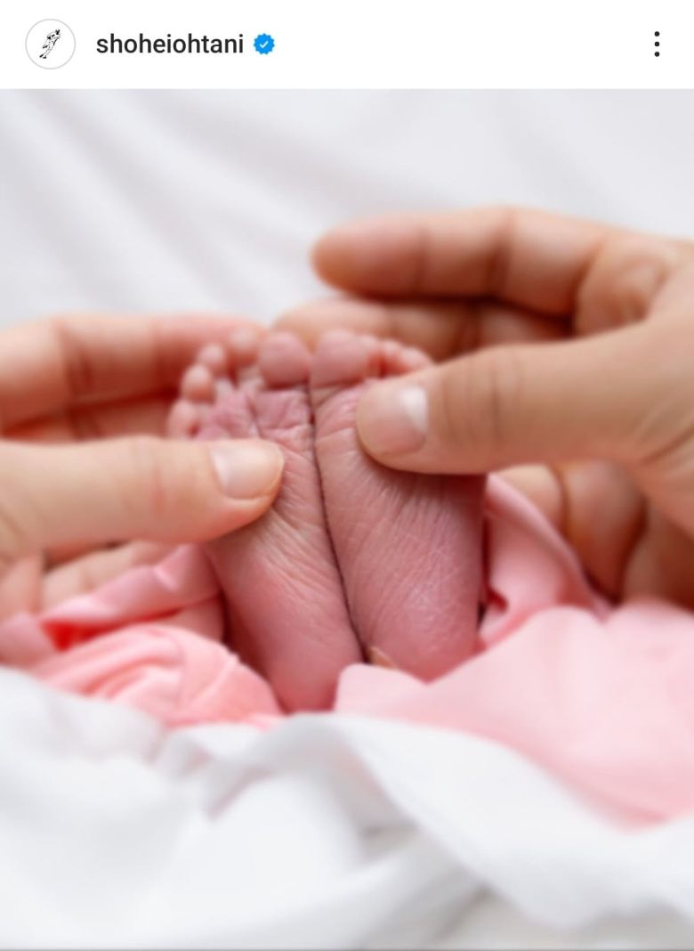 20일 딸이 태어난 소식을 알린 LA 다저스의 오타니 쇼헤이가 자신의 SNS에 딸의 발 사진을 공개했다./인스타그램