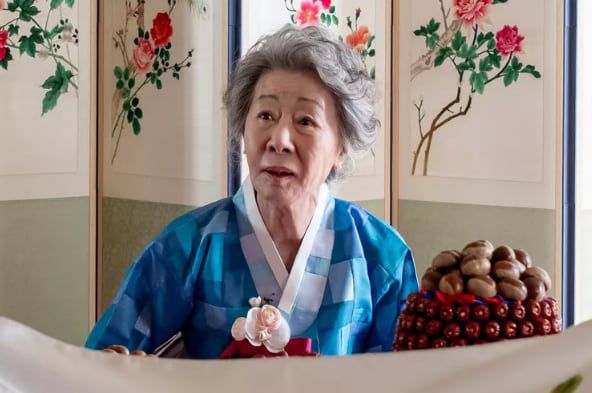 할리우드 영화 '결혼 피로연'에서 동성애자인 한국계 남자 주인공의 할머니 역을 맡은 배우 윤여정. /ShivHans Pictures