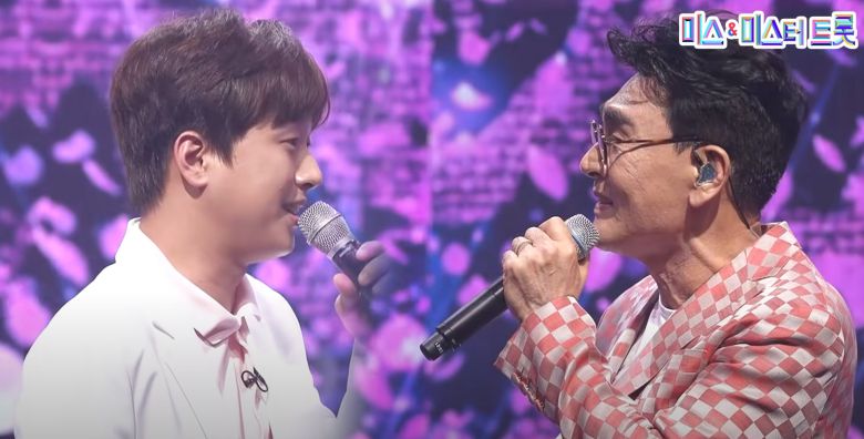 2020년 방송된 ;사랑의 콜센타;에서 이찬원과 허영란의 '날개'를 부르는 조항조. 조항조는 "당시 데뷔 초였던 이찬원이 '날개'를 달고 훨훨 날아보라는 의미에서 선곡했다"며 "'일어나라 아이야...눕지 말고 날아라' '뛰어라 젊음이여 꿈을 안고 뛰어라'라는 가사를 꼭 들려주고 싶었다"고 말했다. /TV조선 '미스&미스터트롯' 유튜브 캡쳐