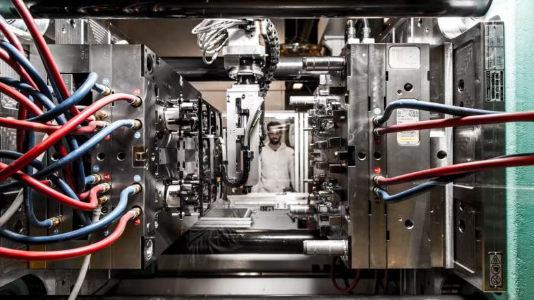 미국 오레건 주 비버턴에 있는 나이키 제조혁신 시설의 인젝션 몰딩 유니트./나이키