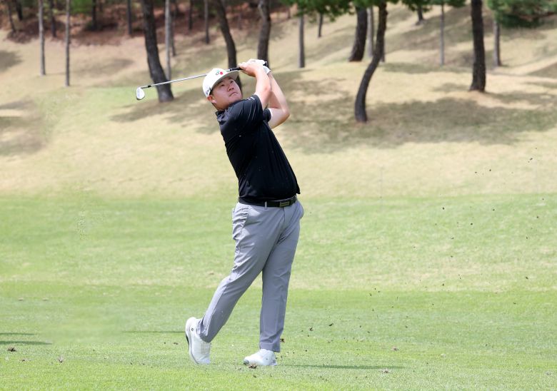 임성재가 23일 파주 서원밸리 컨트리클럽에서 연습라운드를 하고 있다. KPGA투어 우리금융 챔피언십 3연패에 도전한다. /KPGA
