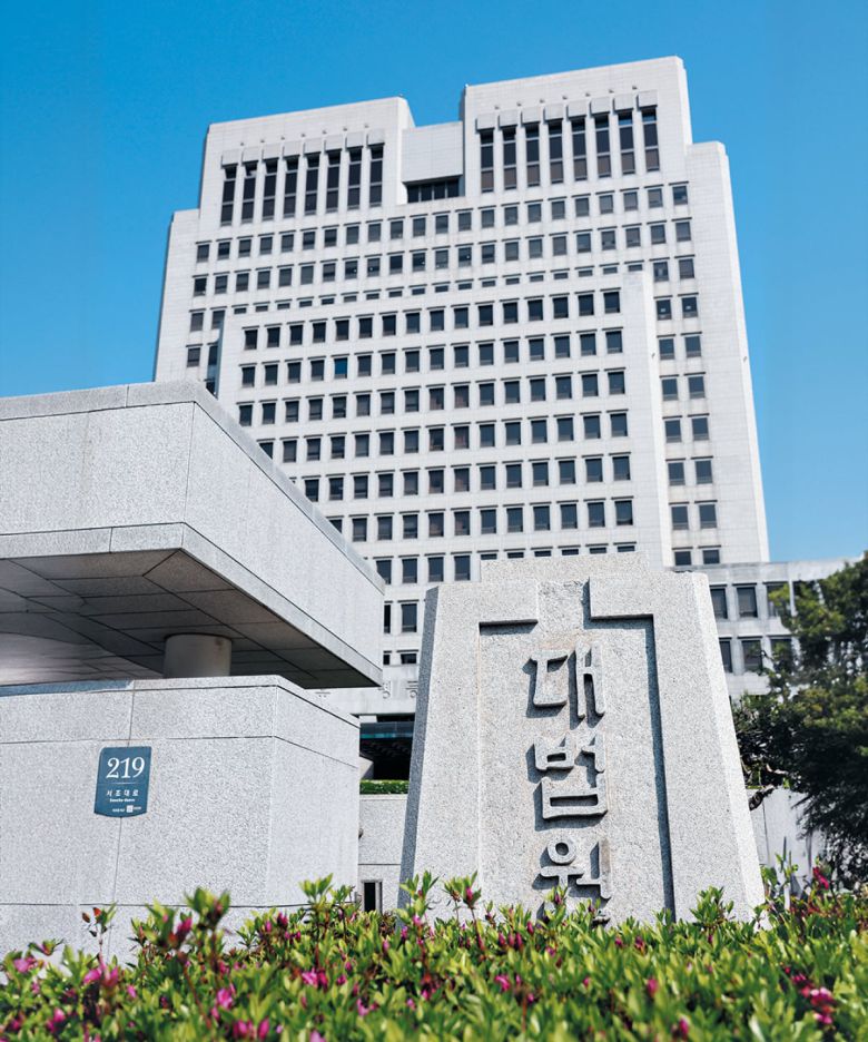 24일 서울 서초구 대법원의 모습. 대법원 전원합의체는 이날 이재명 전 더불어민주당 대표의 공직선거법 위반 사건 상고심 두 번째 합의 기일을 열었다. /연합뉴스