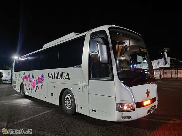 낮이 아닌 밤에 운행하는 일본 야간 버스/bushikaku.net