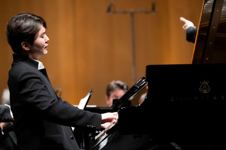 야쿠프 흐루샤가 지휘한 베를린 필과 베토벤 피아노협주곡 5번 '황제'를 연주한 조성진.  그는 이곳에서도 스타였다./Monika Rittershaus